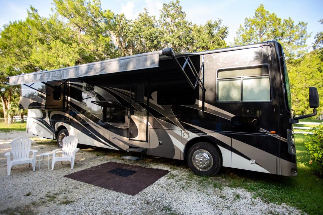 River Safaris, Stationary Class A Motorcoach, Old Homosassa Eksteriør bilde