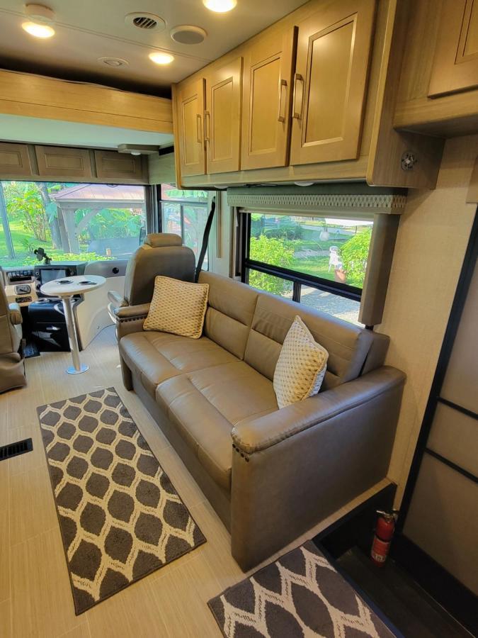 River Safaris, Stationary Class A Motorcoach, Old Homosassa Eksteriør bilde